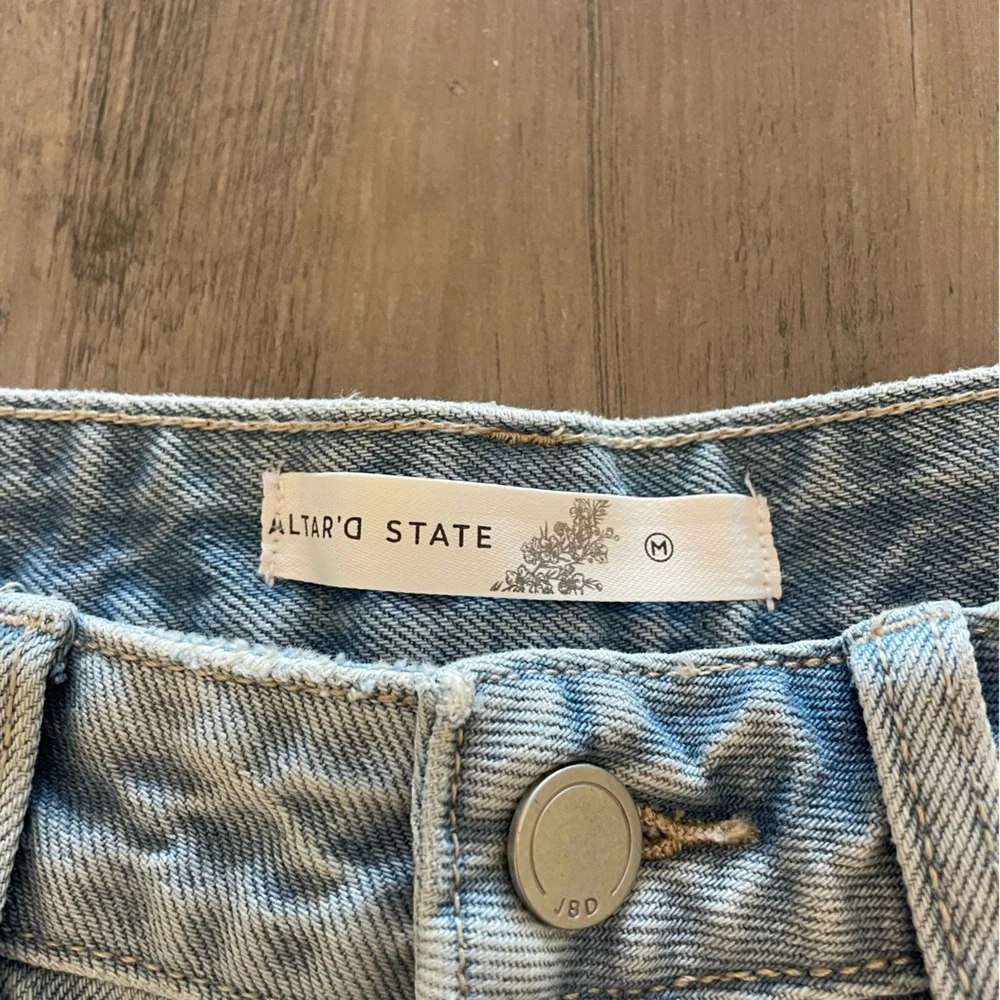 NEW! Altard State light wash women’s shorts size Medium